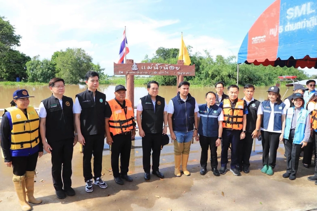 รมว.สาธารณสุข เยี่ยมให้กำลังใจผู้ประสบอุทกภัยชาวอยุธยา