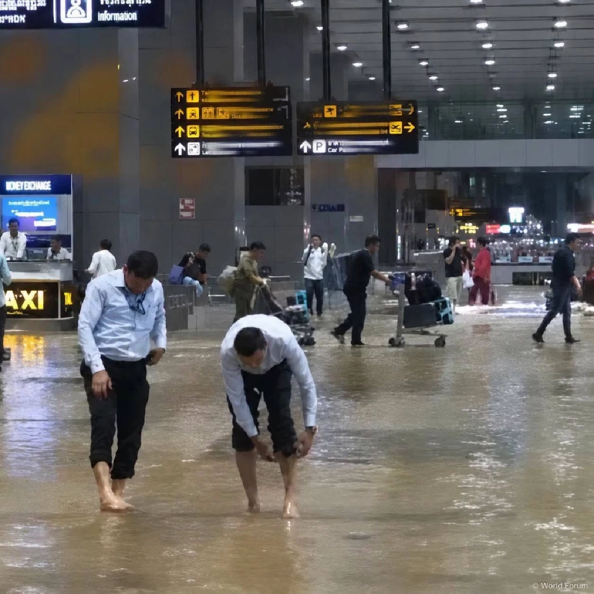 เตือนภัยสีแดง! พิษฝนกระหน่ำเดลี กระทบสนามบิน-น้ำท่วมขังหลายจุด