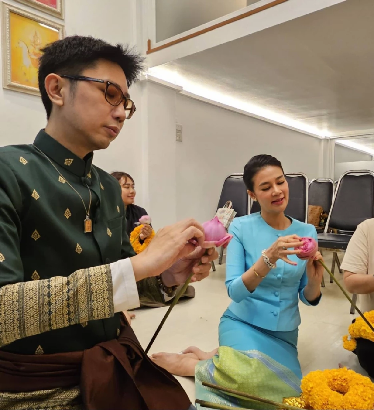 "ปู มัณฑนา" ใจเย็นขึ้นแล้ว เข้ากราบเท้าขอพร "พญาพิเภก" แก้ดวง ชีวิตเปลี่ยน