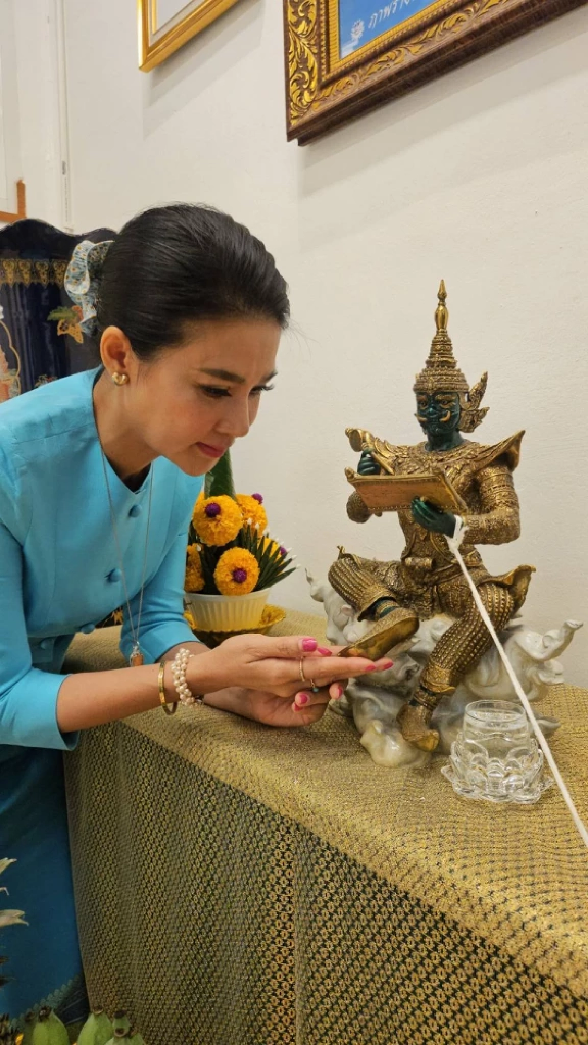 "ปู มัณฑนา" ใจเย็นขึ้นแล้ว เข้ากราบเท้าขอพร "พญาพิเภก" แก้ดวง ชีวิตเปลี่ยน