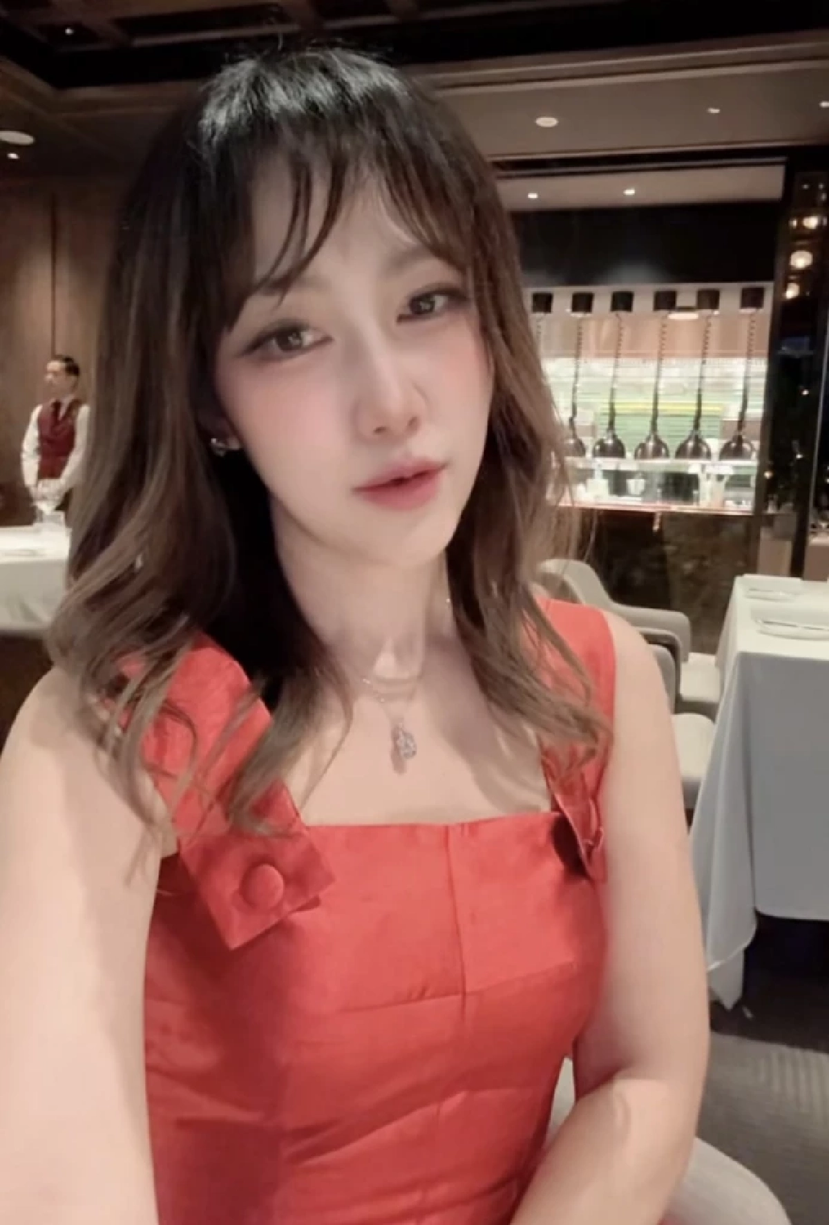 หมดสภาพ! "ไฮโซน้ำหวาน" น็อคกลางไลฟ์สด เผยสาเหตุ ทำแฟนๆห่วงหนัก