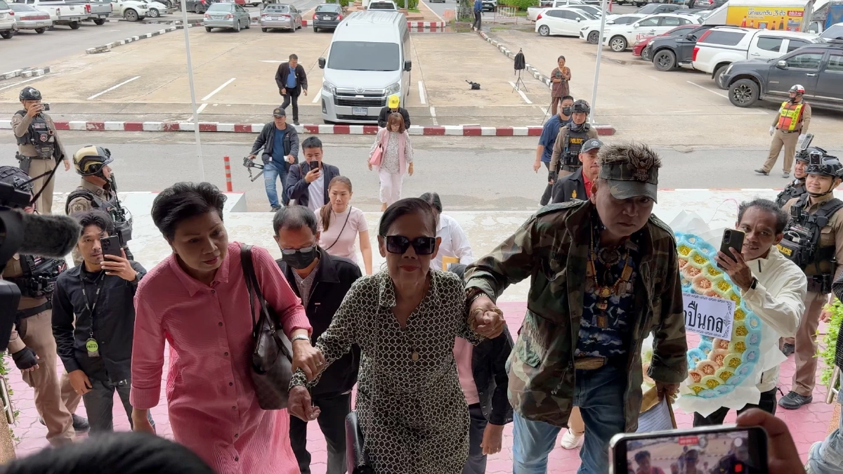 มาตามนัด! ป้าดา-ป้าบัวไข เข้ารับทราบข้อกล่าวหา ตามหมายเรียก ครั้งที่ 2