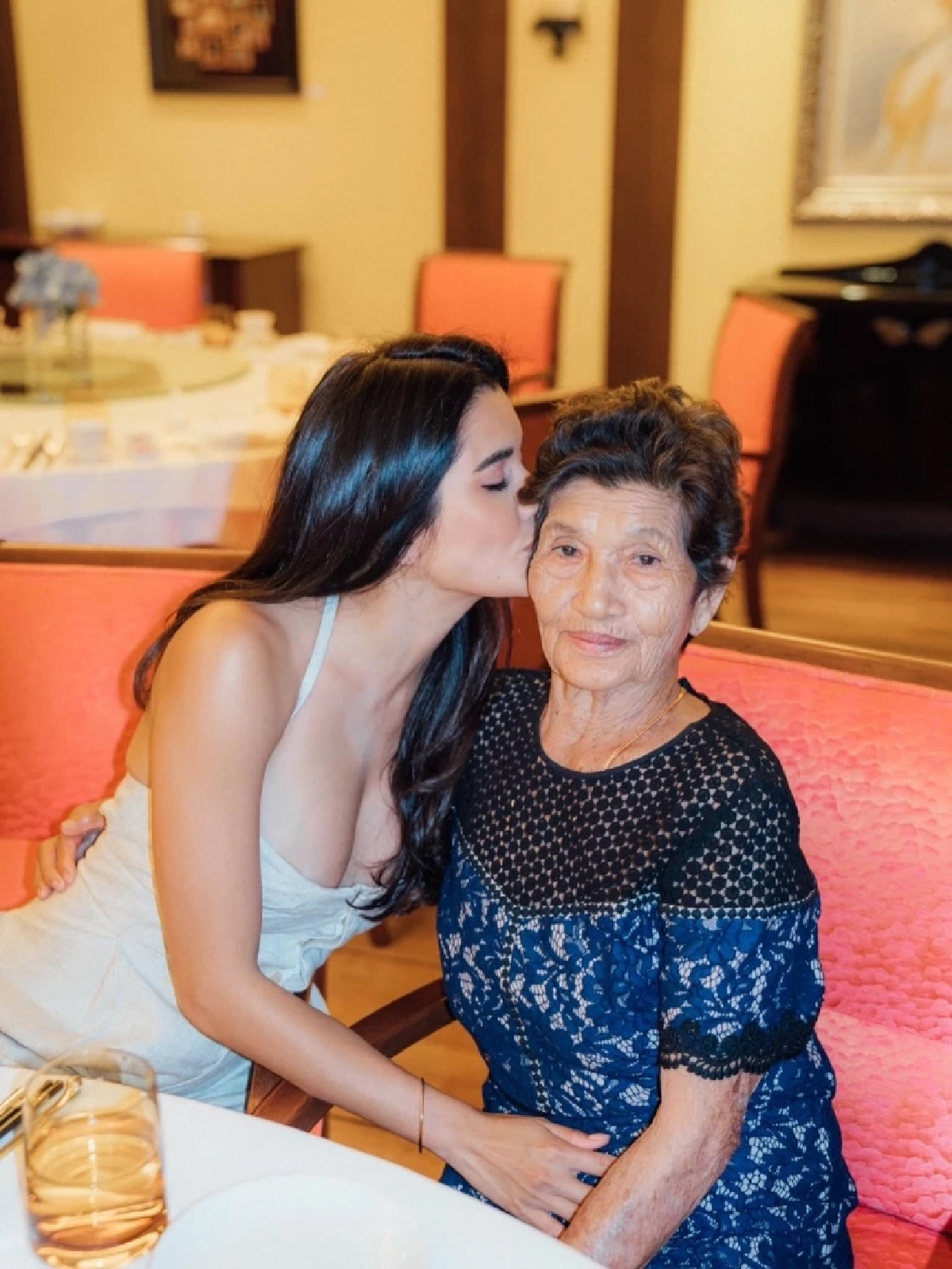 สุดเศร้า! 'ปู ไปรยา' สูญเสียบุคคลอันเป็นที่รัก เปิดภาพอดีตสุดอาลัย