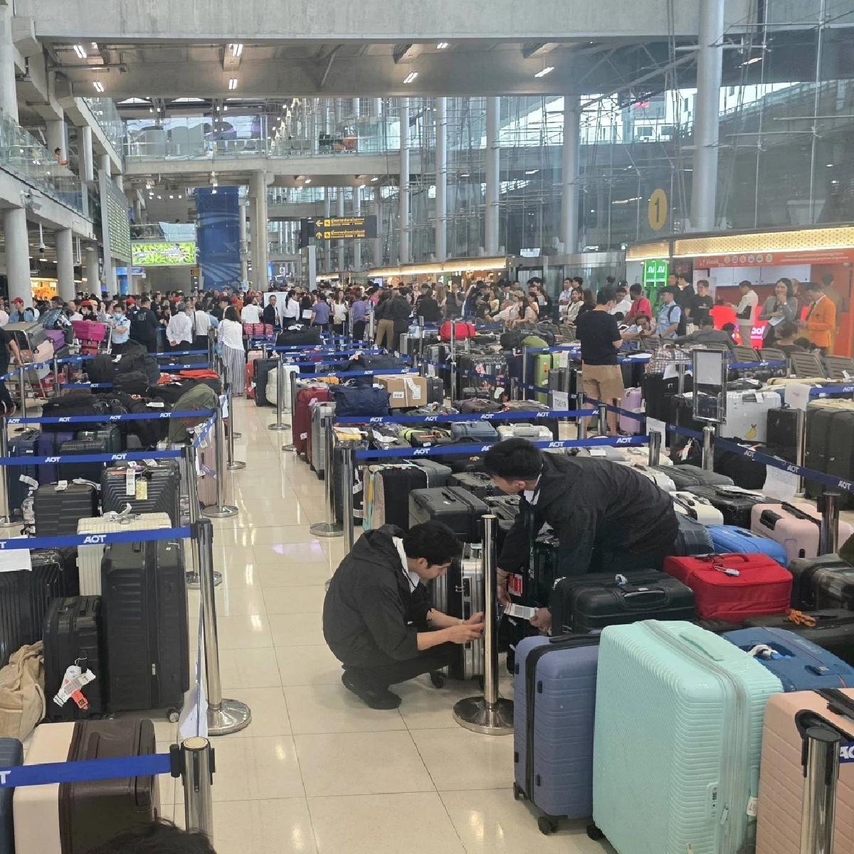 พิษน้ำท่วม ทำพนักงานขาดแคลน การบินไทยดีเลย์-กระเป่ากองพะเนิน