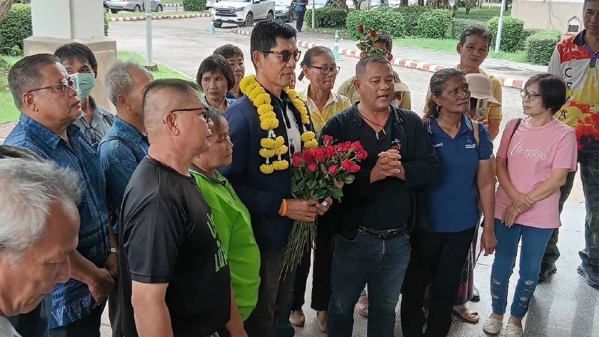 ชาวบ้านแห่เซฟ "กำนันประภาส" โดนเรียกชี้แจง หลังร่วมม็อบต้าน EEC