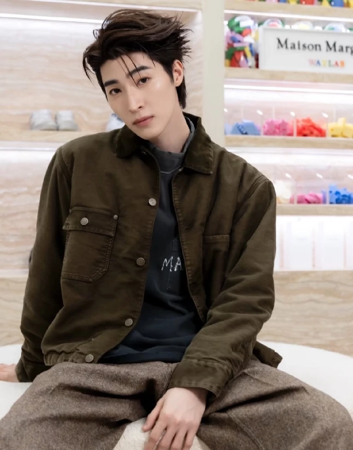 เปิดประวัติ "บลู พงศ์ทิวัตถ์" มีภาพหลุดควงแขน "ลิซ่า" กลางกรุงลอนดอน