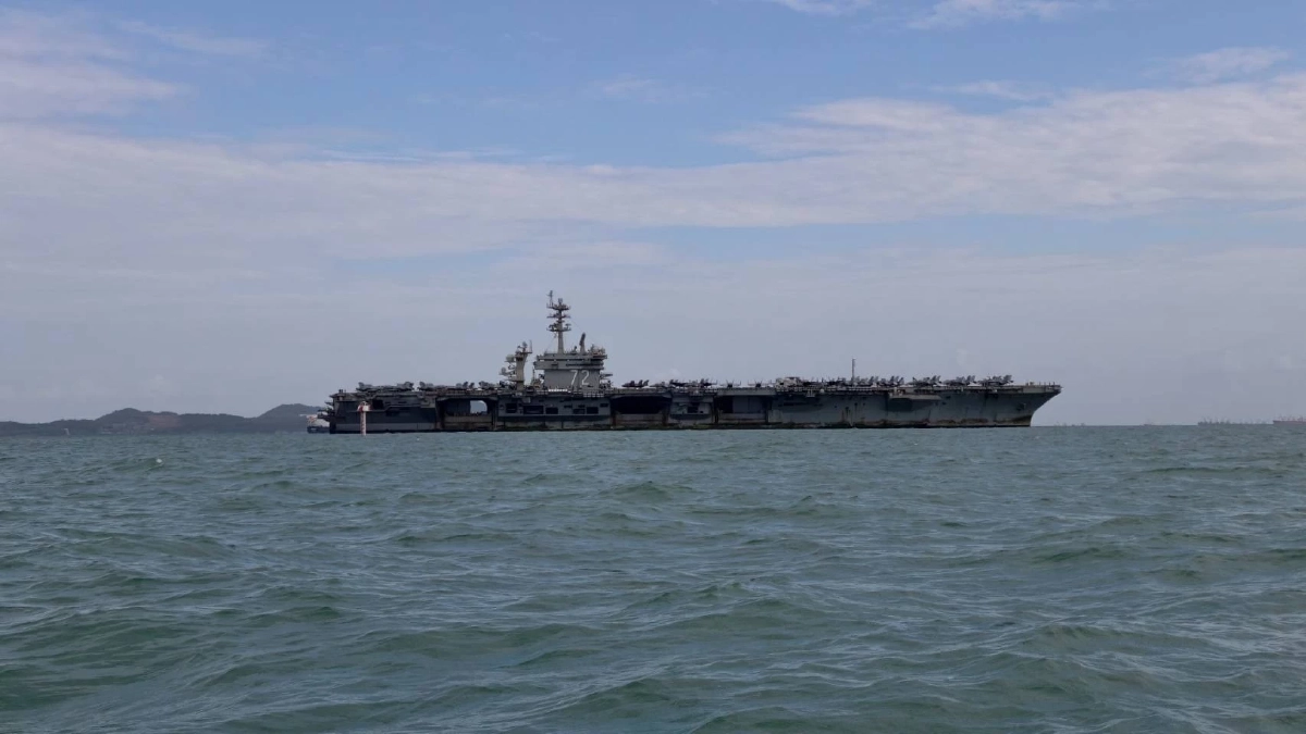 มาแล้ว! เรือบรรทุกเครื่องบิน USS Abraham Lincoln เทียบท่าแหลมฉบัง เรียบร้อย