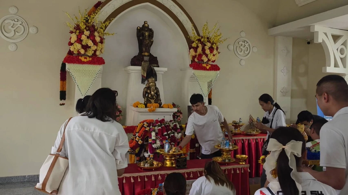 สายมูคึกคัก! แห่กราบ 'พระพิฆเนศ 1,300 ปี' ในวันคเณศจตุรถี ขอพรเสริมดวง