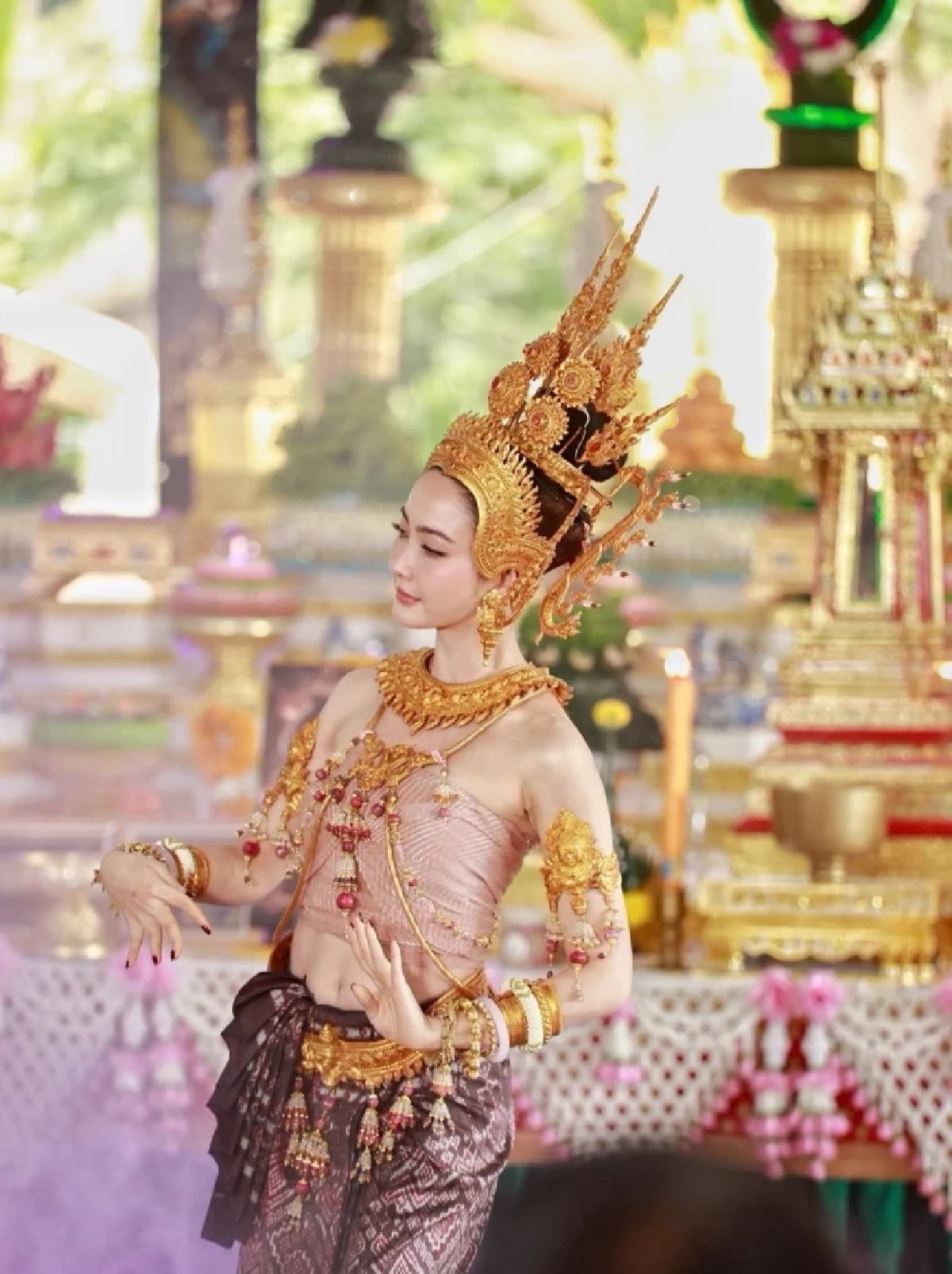 ขนลุก! “แต้ว ณฐพร” รำบวงสรวงใหญ่ องค์ปู่-ย่า พญานาค คำชะโนด