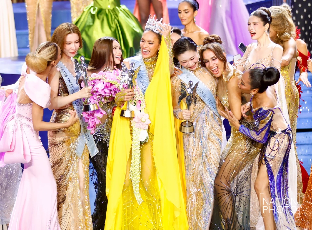 รู้จัก 'Lo Colby' สาวทรานส์ไทย-อเมริกัน คว้ามงใหญ่ Miss International Queen 2026