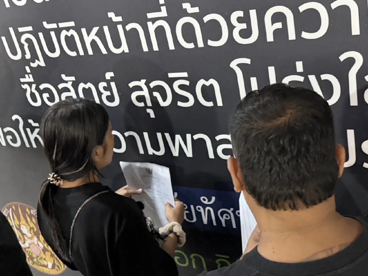 แค่ขอยืมสายชาร์จ แต่เผลอปิดประตูแรง สาวท้อง 3 เดือน ถูกตบ-เจอชักปืนขู่