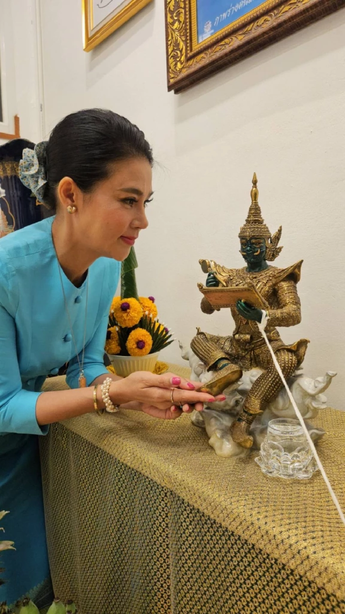 "ปู มัณฑนา" ใจเย็นขึ้นแล้ว เข้ากราบเท้าขอพร "พญาพิเภก" แก้ดวง ชีวิตเปลี่ยน