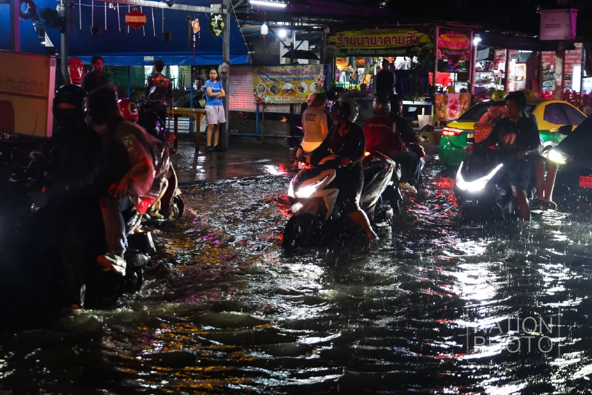 ไขข้อสงสัย ทำไมกรุงเทพฯ ฝนถึงชอบตกตอนเลิกงาน เป๊ะเหมือนนัดไว้
