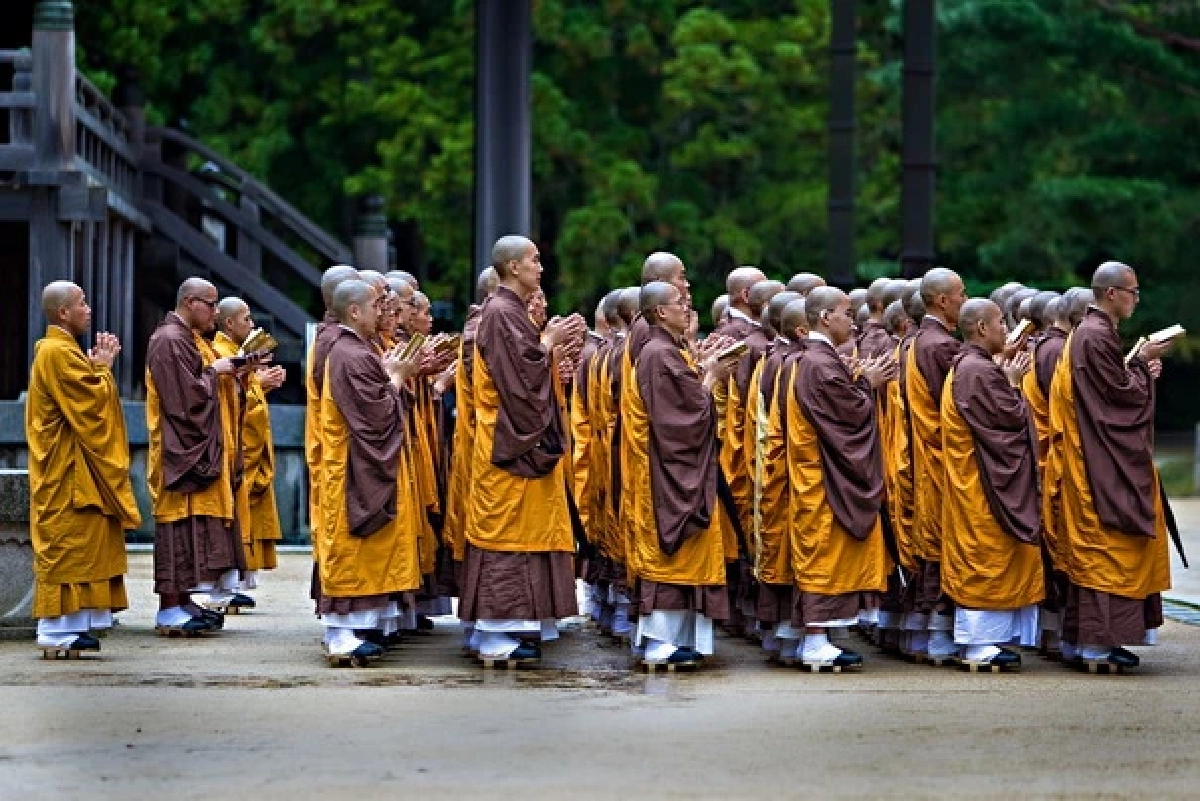 ทำไม “พระญี่ปุ่น” มีเงินเดือน - แต่งงานได้ - เป็นดีเจ ทำทุกอย่างได้เหมือนคนทั่วไป?
