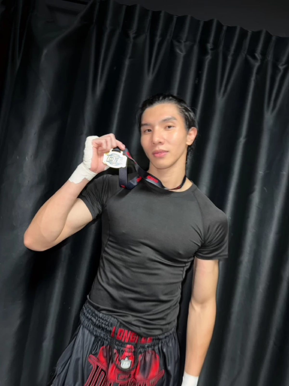 'หล่งซื่อ ลี' ท็อปฟอร์ม! ชนะน็อคเวที Idol Fight 6 คว้าชัยสุดเดือด