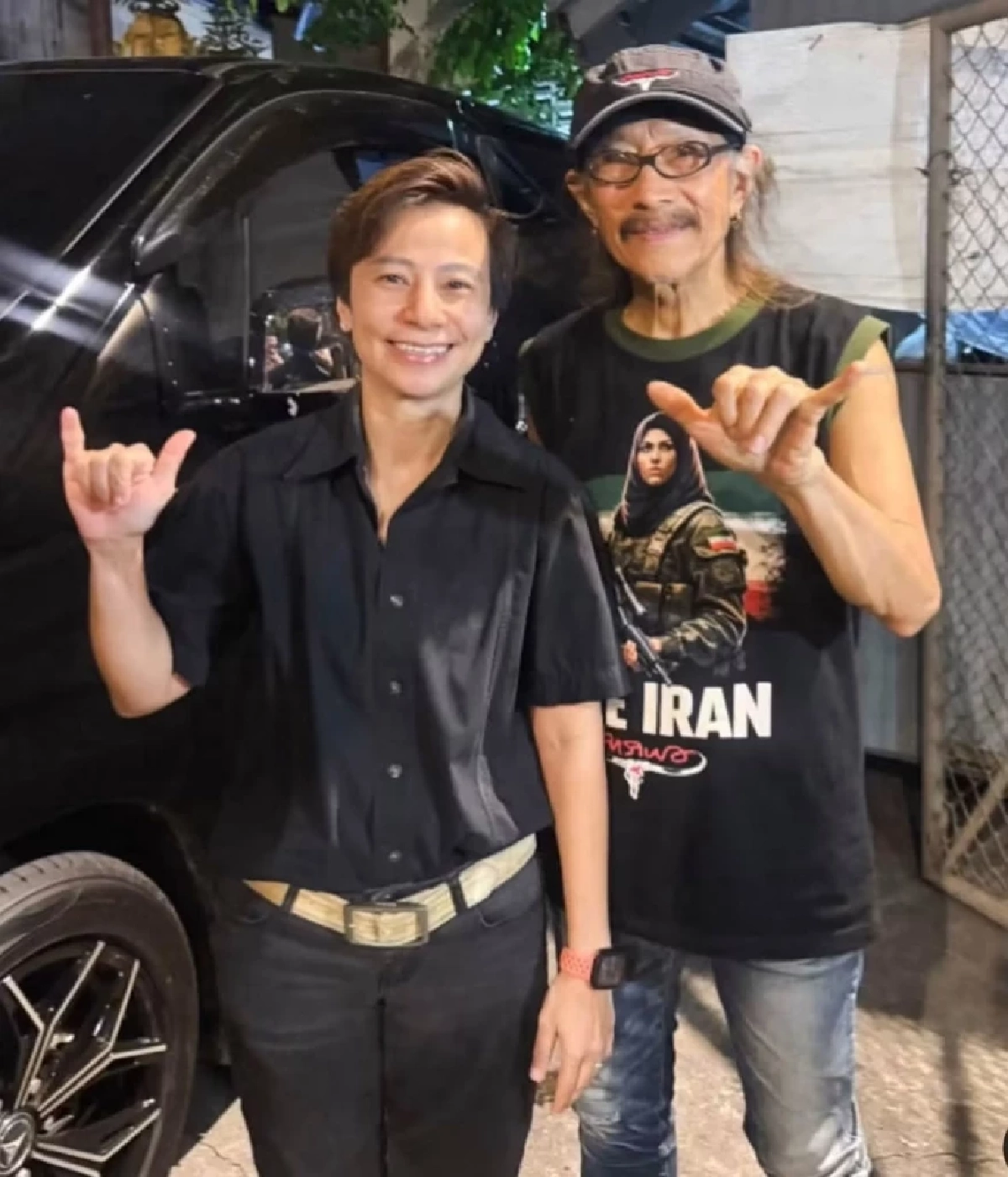 เจ้าสัวก็ไม่รอด! เปิดภาพชุด สาวมั่วบ้านงาน ร่วมเฟรมกับคนดัง สรุปพี่เป็นใครเนี่ย?