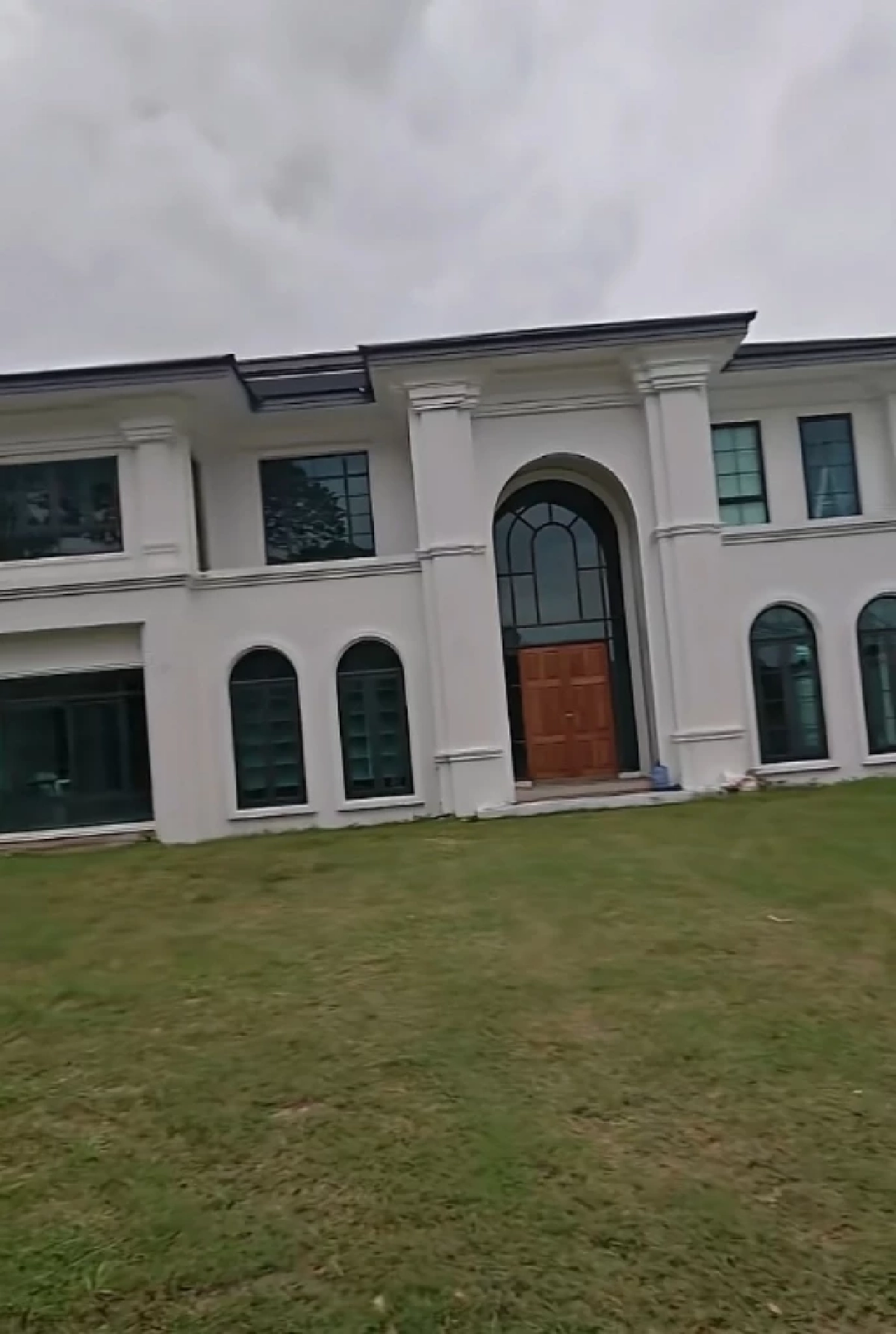 'พีท ทองเจือ' สร้างบ้านใหม่สุดอลังการ 'แม่เจ็ง-โรเตอร์' แท็กทีมตรวจงาน