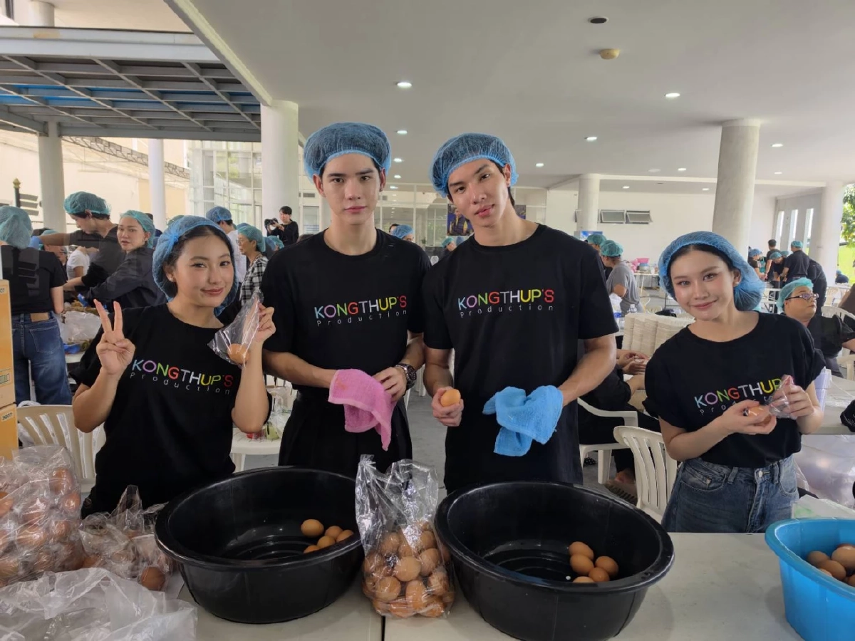 สุดยอด! ดาราจิตอาสา ทำข้าวกล่องนับพัน ช่วยผู้ประสบภัยน้ำท่วม