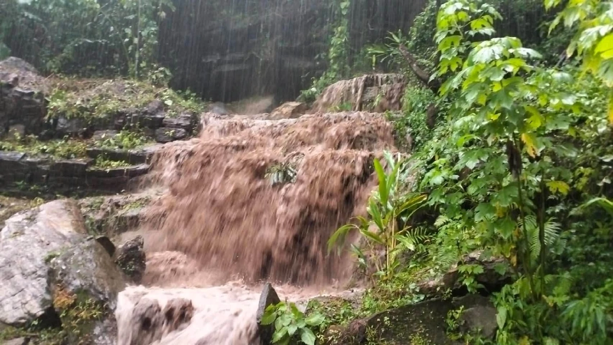 เตือนนักท่องเที่ยว! ปิด "ผาดอกเสี้ยว-น้ำตกแม่ยะ" ชั่วคราว หลังฝนตกหนัก