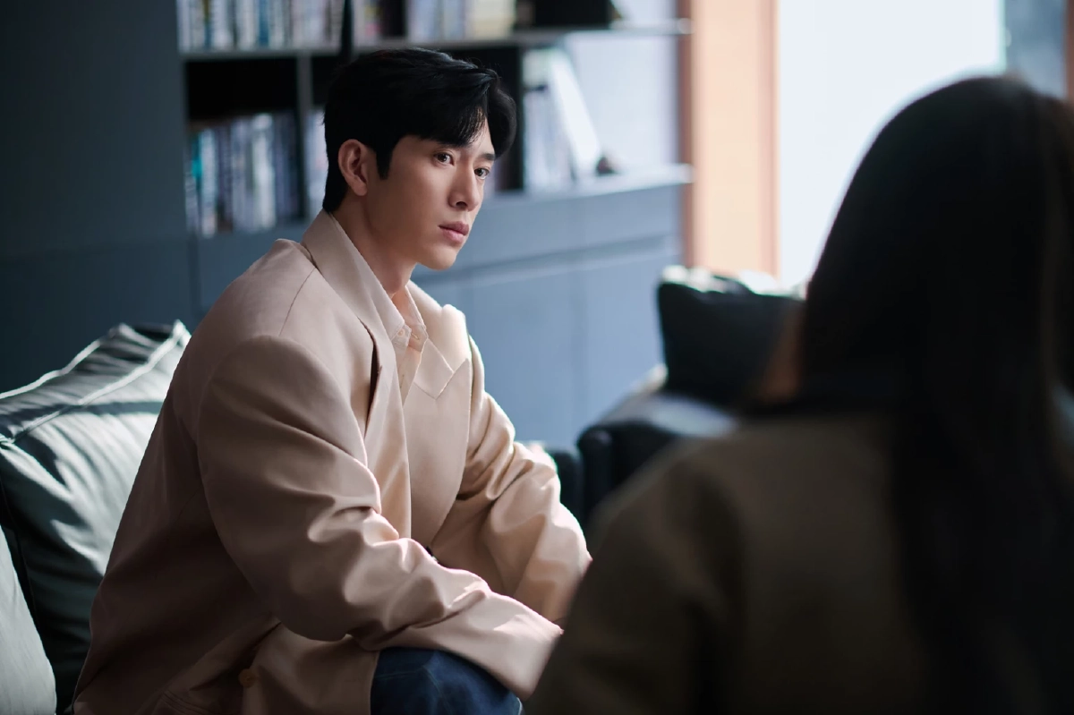 เรื่องย่อ "ซีรีส์ ฤดูใหม่นี้มีเพียงสองเรา" พุ่งแรง No.1 Netflix 'จิ่งป๋อหราน -  ซุนเชียน'เคมีปีศาจ