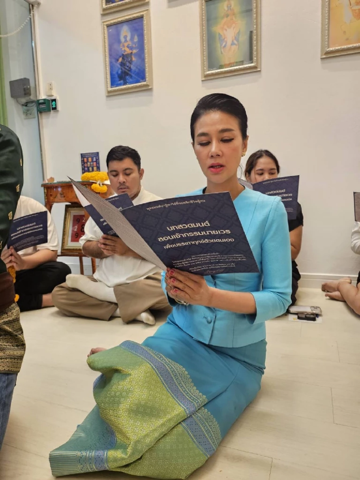 "ปู มัณฑนา" ใจเย็นขึ้นแล้ว เข้ากราบเท้าขอพร "พญาพิเภก" แก้ดวง ชีวิตเปลี่ยน