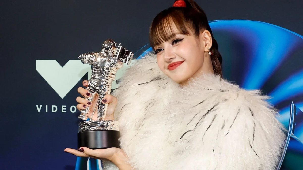 "ลิซ่า ลลิษา" ปล่อยโฮ! คว้ารางวัล "Best Pop" พูดขอบคุณค่ะบนเวทีระดับโลก 