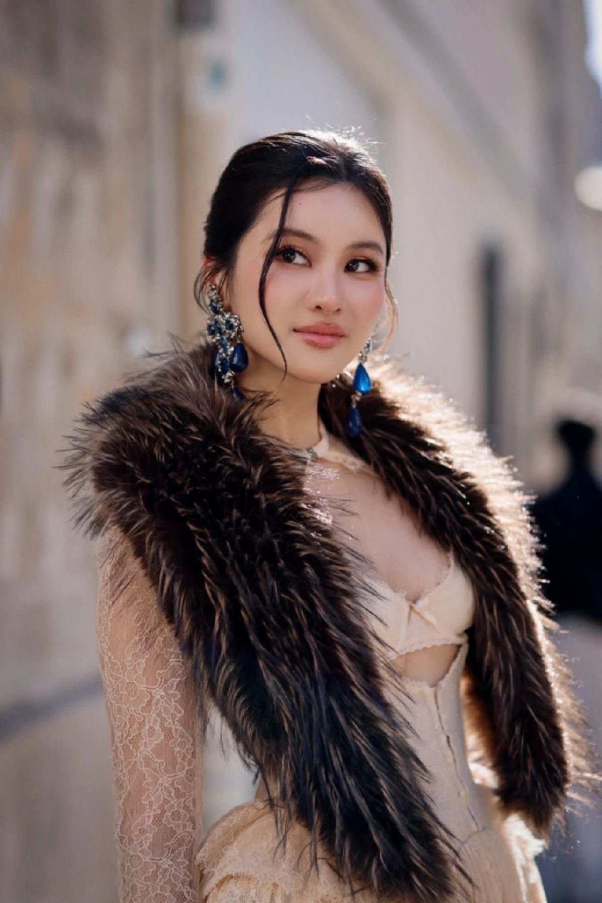 โซเชียลจับตา "ออน สมฤทัย" โดดเด่นเกินต้าน Paris Fashion Week 2026