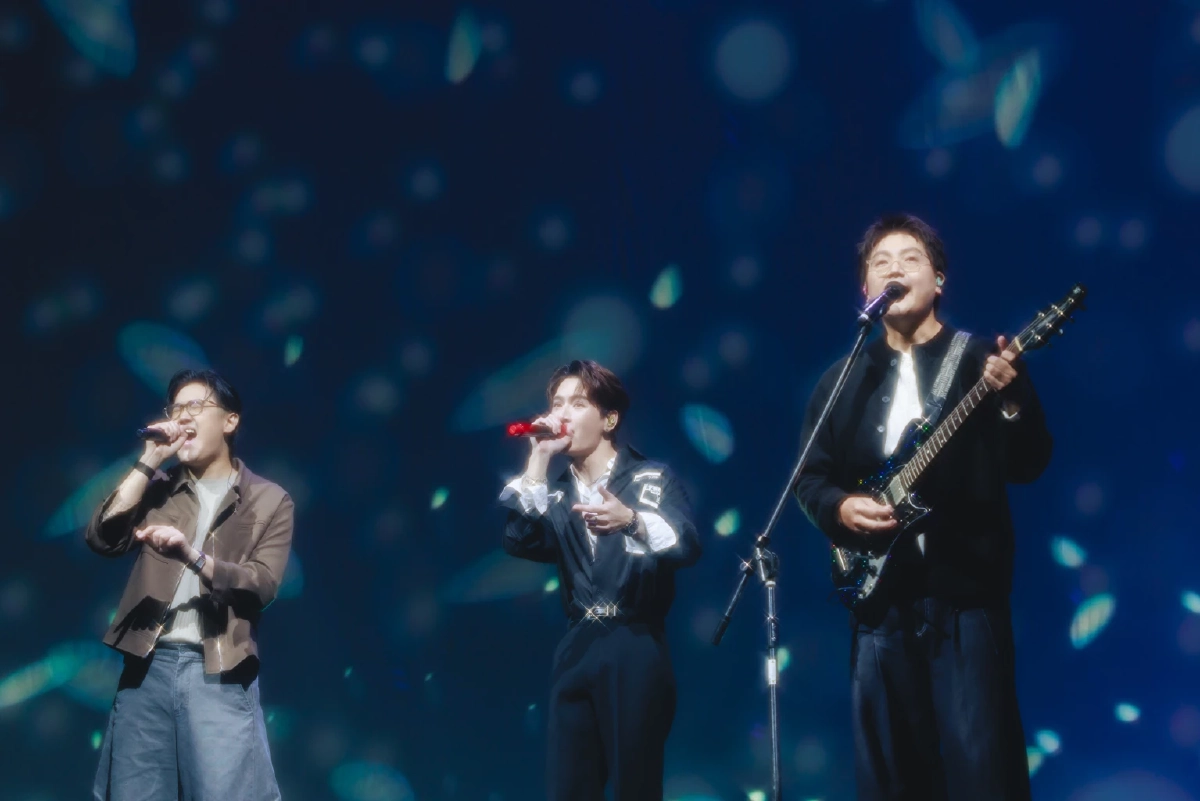 'คริส พีรวัส' เสิร์ฟโมเมนต์สุดฟิน! เปิดอัลบั้มแรก 'SILHOUETTES'
