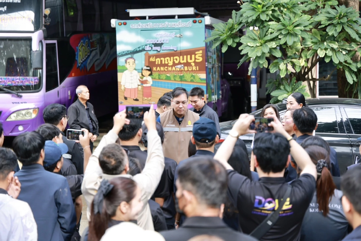 ‘อัครนันท์’ ผนึกกำลัง ‘ครู สกร.’ ลุยน้ำท่วม ช่วยชาวบ้านยื่นเยียวยา 9,000 บาท