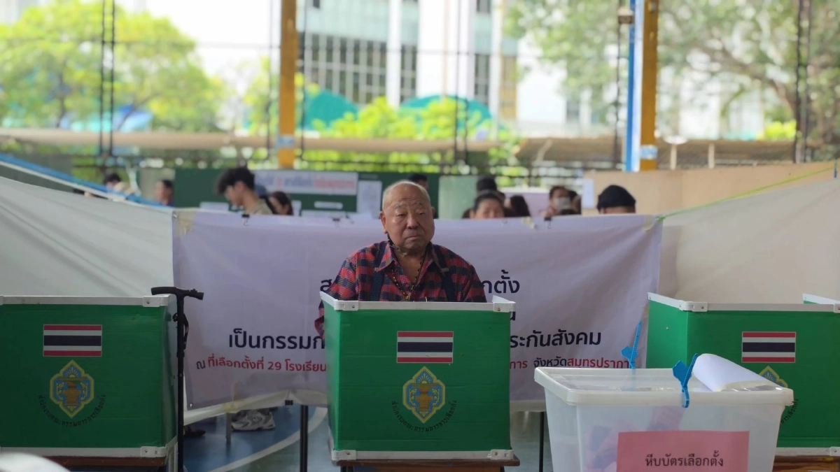 "พนัส ไทยล้วน" สู้เต็มที่ นั่งรถเข็น ใช้สิทธิเลือกตั้ง บอร์ดประกันสังคม