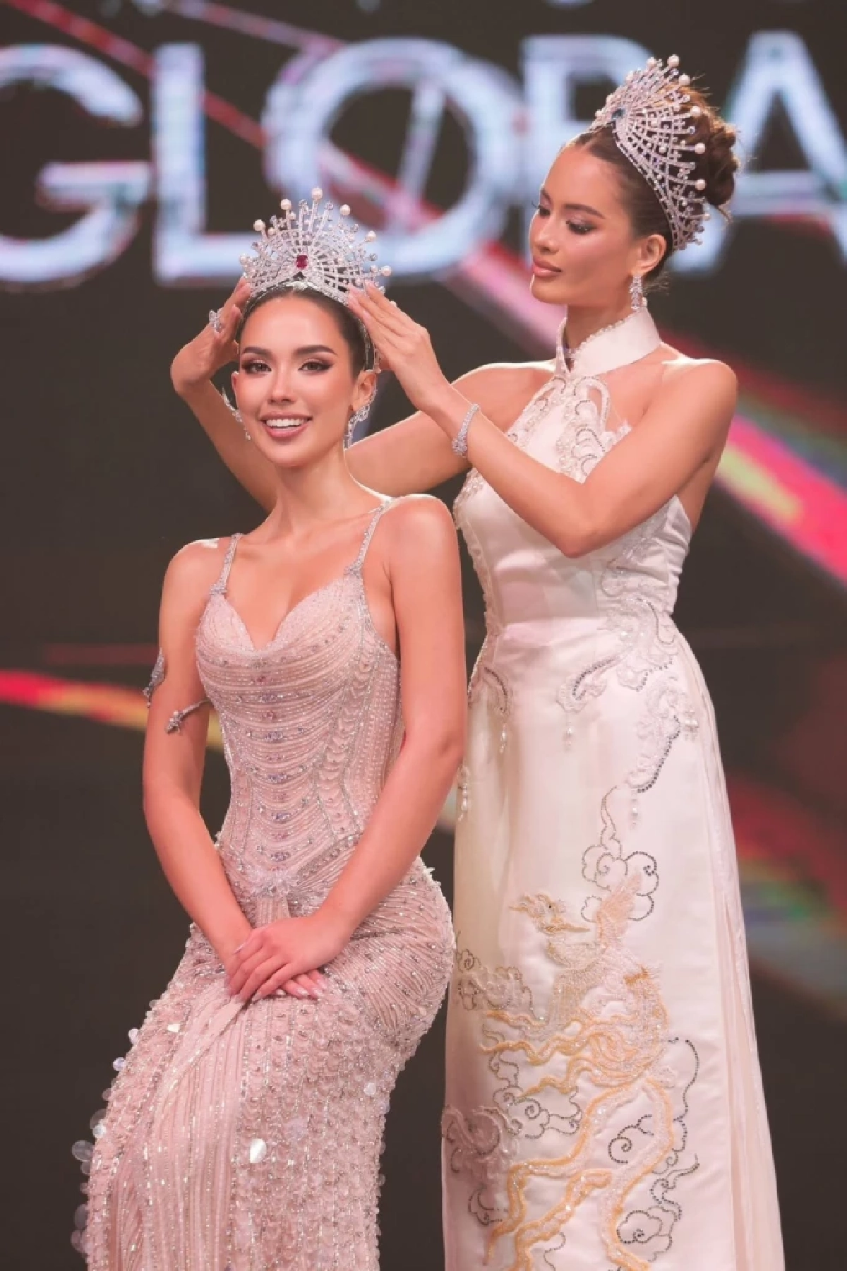 รู้จัก “ซาฟฟรอน” ผู้คว้าตำแหน่ง MISS GLOBAL 2026 มงแรกประวัติศาสตร์