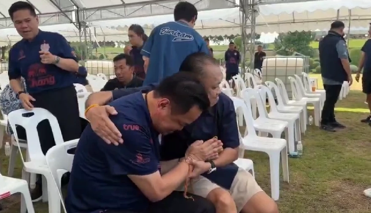"เนวิน" ผูกข้อมือ อวยพร "อนุทิน" เป็นนายกฯ อีก 2 สมัย เอาจนเบื่อ