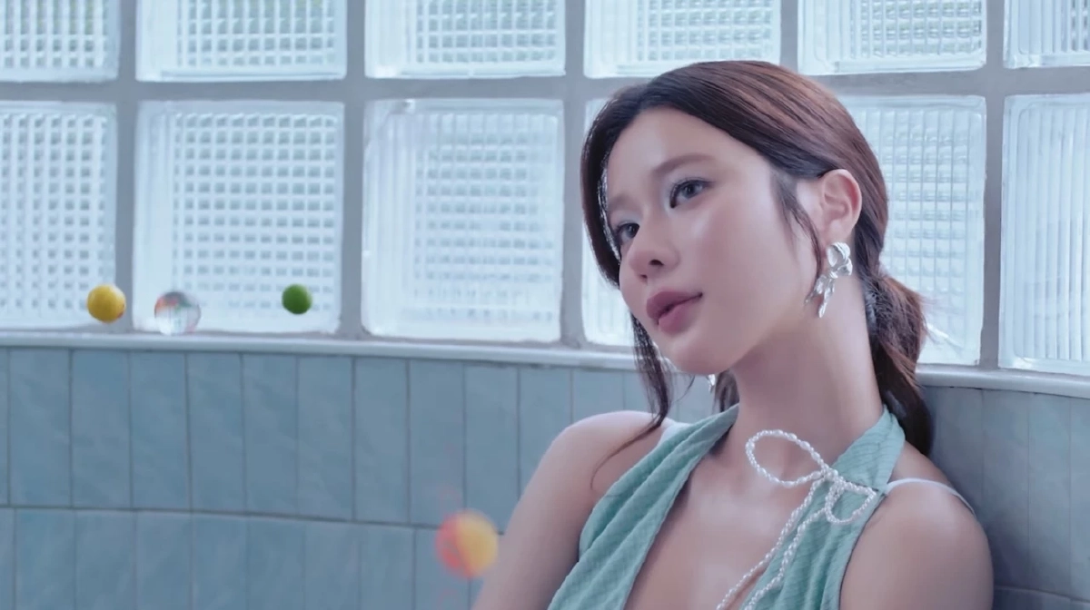 'เก้า สุภัสสรา' ปล่อย MV เพลงจีน 'Neon Dream (霓梦)' ลุคอินเตอร์จึ้งจนใจเจ็บ