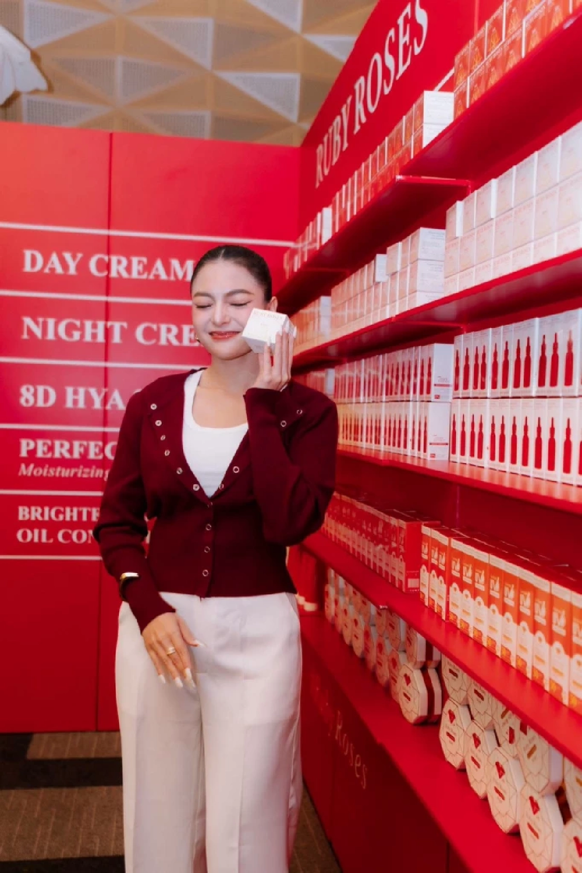 เปิดวาร์ป 'เมย์ มิ โก โก' ดาราดังเมียนมา เธอคือใครหลังบินร่วมงานแบรนด์ไทย