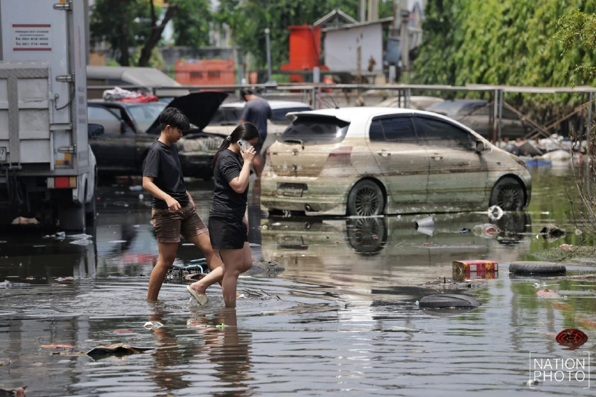 เยียวยาน้ำท่วมจ่ายแล้ว 6 แสนครัวเรือน กทม. ได้ช้า เพราะต่างจังหวัดท้องถิ่นเข้มแข็ง