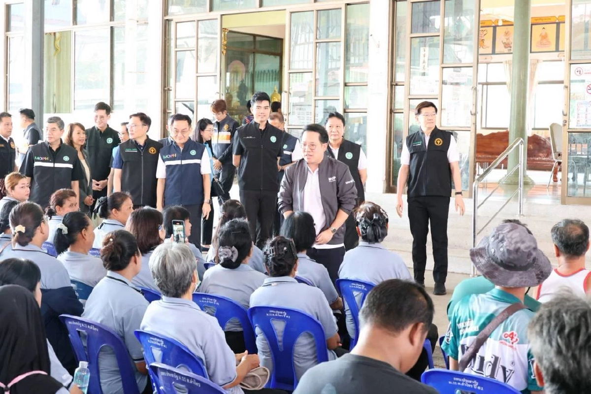 “รมว.สธ” ลุยปทุมธานี ห่วงสุขภาพผู้ประสบภัย เร่งเฝ้าระวังโรคหลังน้ำท่วม