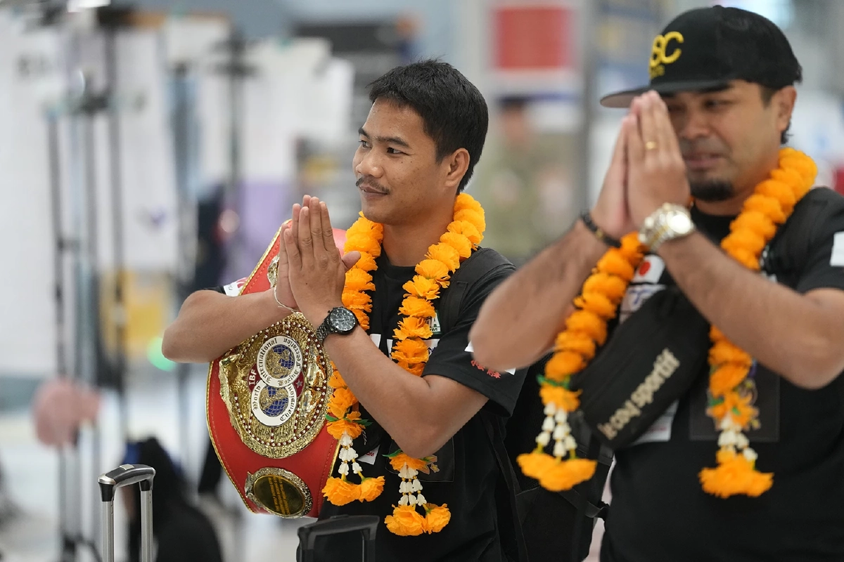 'เพชรโกศล' หอบเข็มขัดแชมป์โลก IBF กลับถึงไทยสุดภูมิใจ ป้องกันแชมป์ครั้งที่ 2