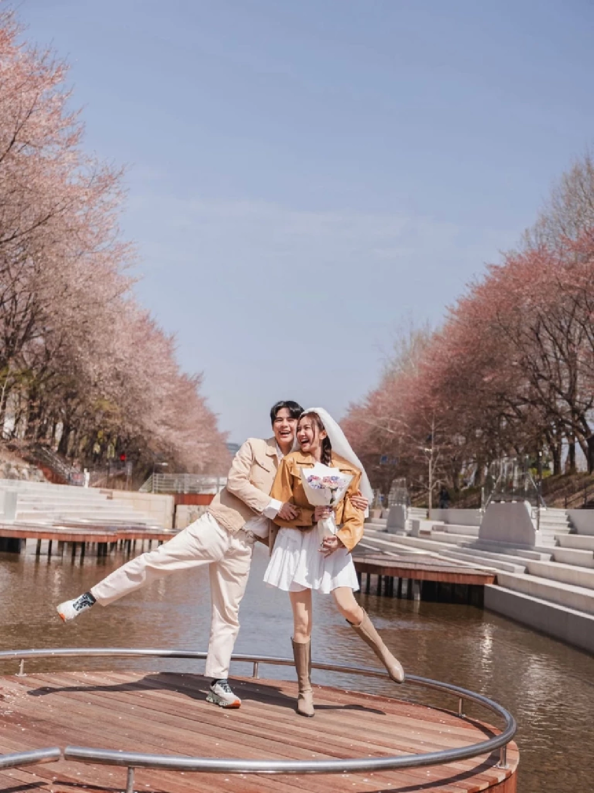 "แป้ง มิตรชัย" ลูกสาว "ไชยา มิตรชัย" ถูกแฟนหนุ่มนอกวงการ คุกเข่าขอแต่งงาน