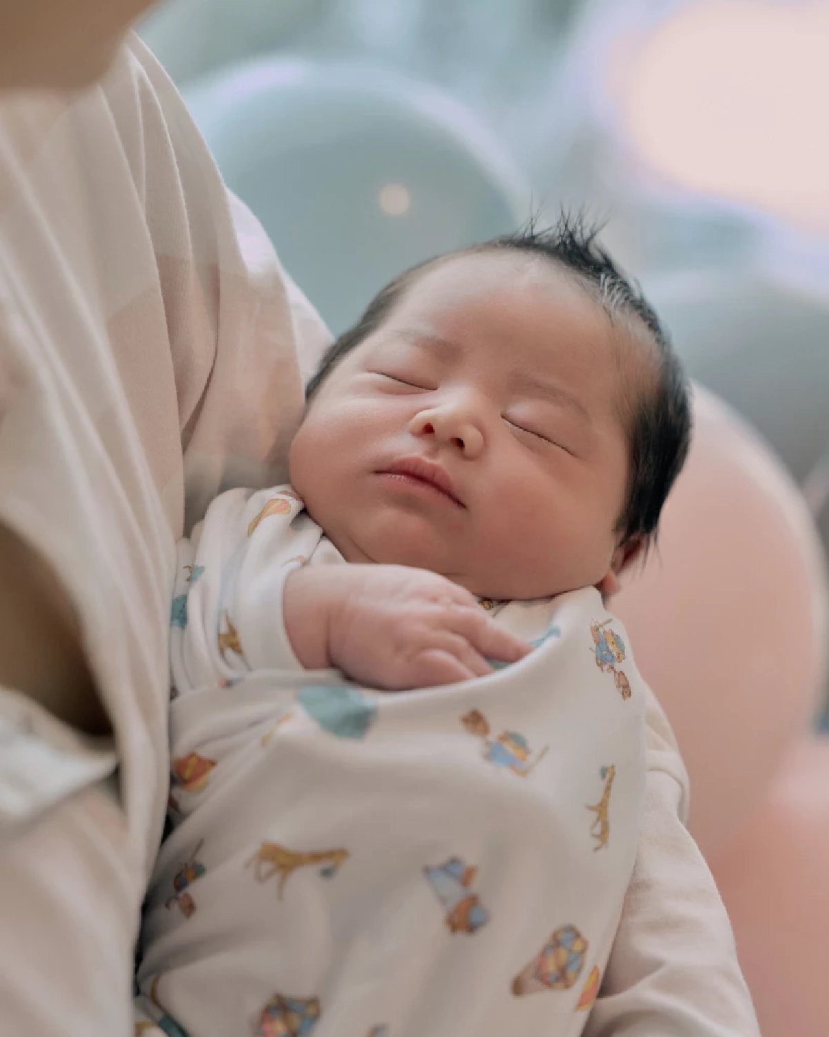 "แพทริเซีย" คลอด "น้องเอริค" เลขเด็ดทายาทเศรษฐี ถอดความหล่อ "โน้ต วิเศษ" มาชัดๆ