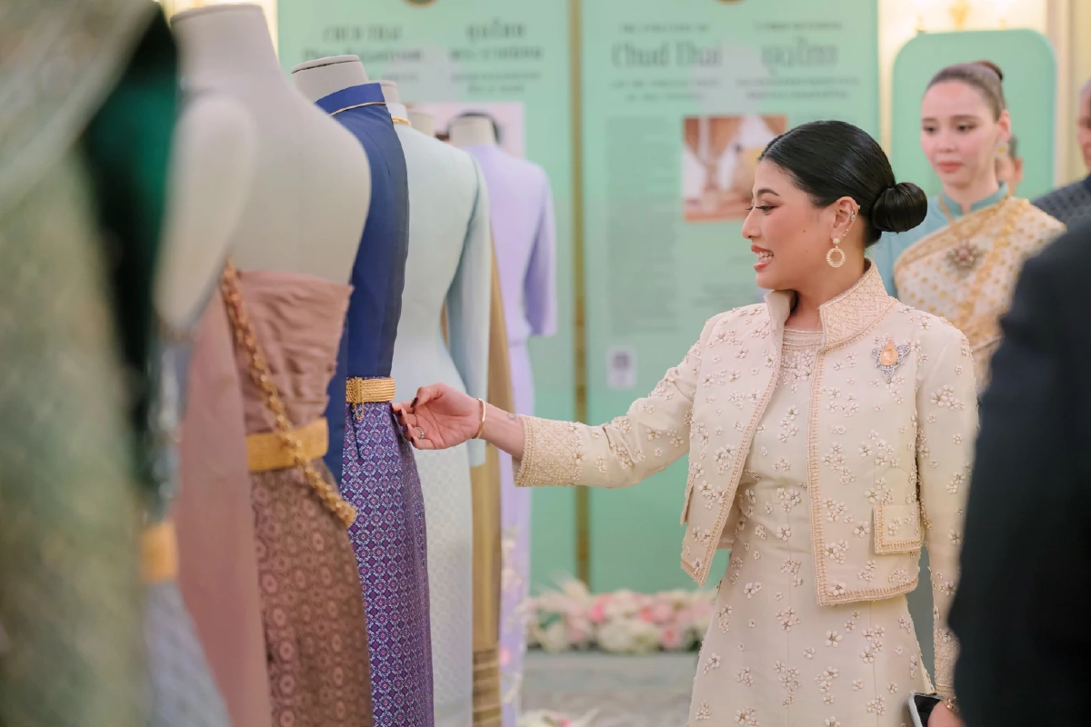 เจ้าฟ้าสิริวัณณวรี’ ทรงถ่ายทอดองค์ความรู้ ‘ชุดไทยพระราชนิยม’  ณ กรุงปารีส  