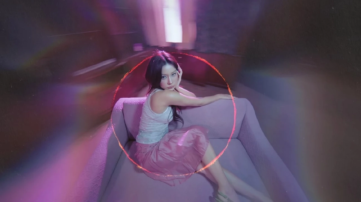 'เก้า สุภัสสรา' ปล่อย MV เพลงจีน 'Neon Dream (霓梦)' ลุคอินเตอร์จึ้งจนใจเจ็บ