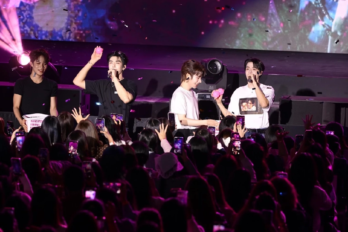 'ตี๋-เฮง' เสิร์ฟความฟินจัดเต็ม ร้อง เล่น เต้น ครบทุกอารมณ์
