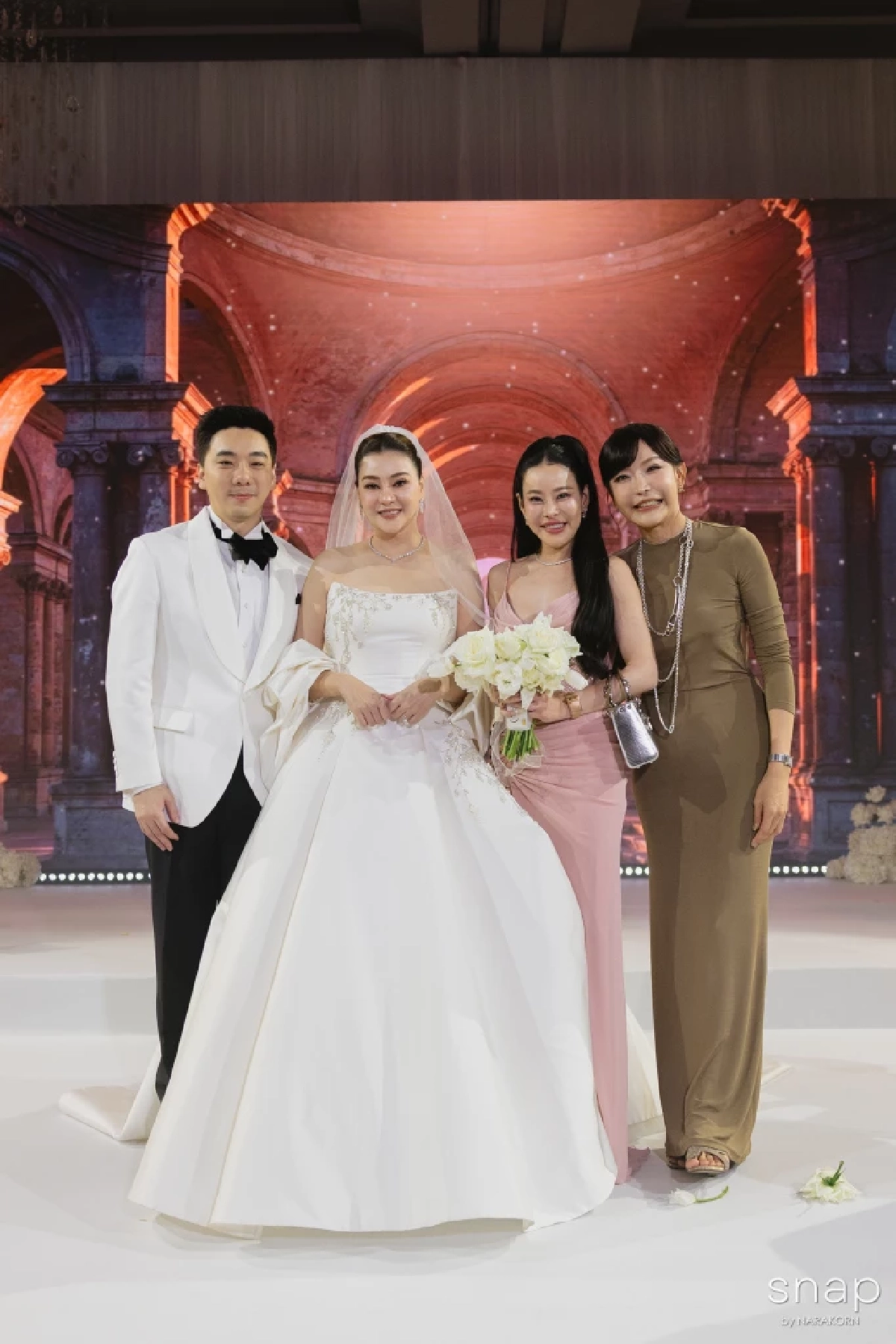 'โอ๋ ภัคจีรา - เบียร์ สรณัฐ'แต่งสุดอบอุ่น 'น้องแสนดี' ร่วมโมเมนต์พิเศษ