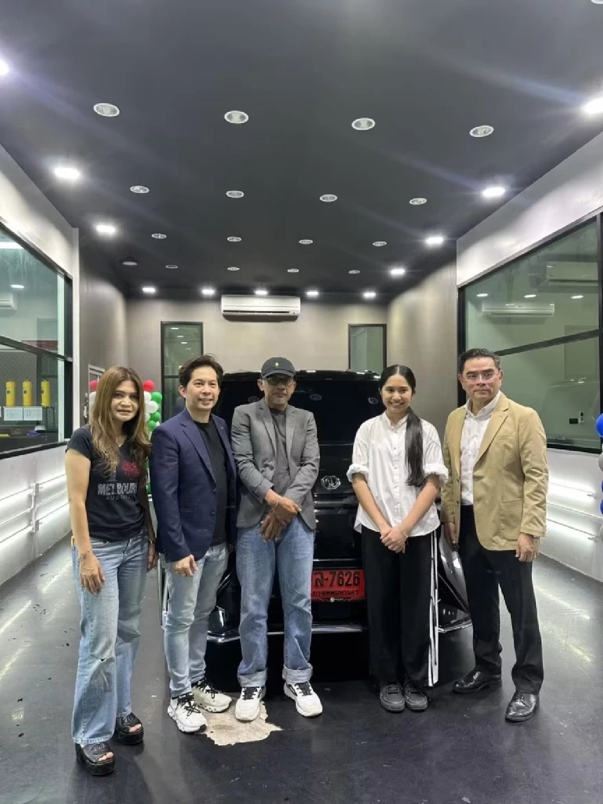 เลขรถป้ายแดง "เนเน่ รอยัล" รถหรูที่คุณปู่ "เจ้าสัวธนินท์" มอบให้ ขนลุก! ชนเลขแชมป์
