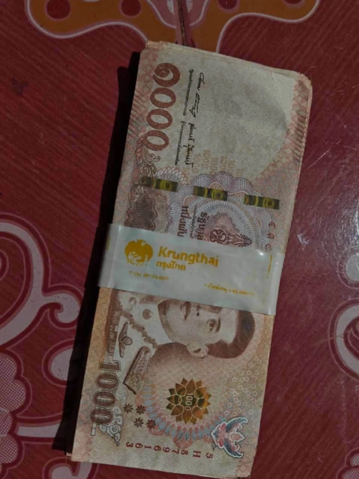 รวบวัยรุ่น 19 ปี ตระเวนซื้อเหล้าด้วยแบงก์พันปลอม เผย! นายจ้างให้มาลองใช้