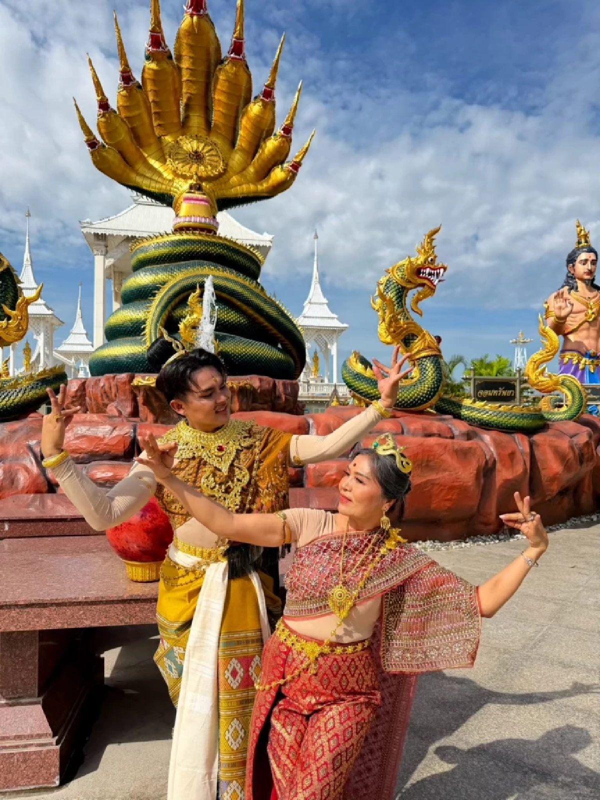 เลขเด็ด งูสีทอง (พญานาค) "แม่แก้ว" ถ่ายทอดเพลง "บูชาท้าวมหาราชวิรูปักโขนาคราช"