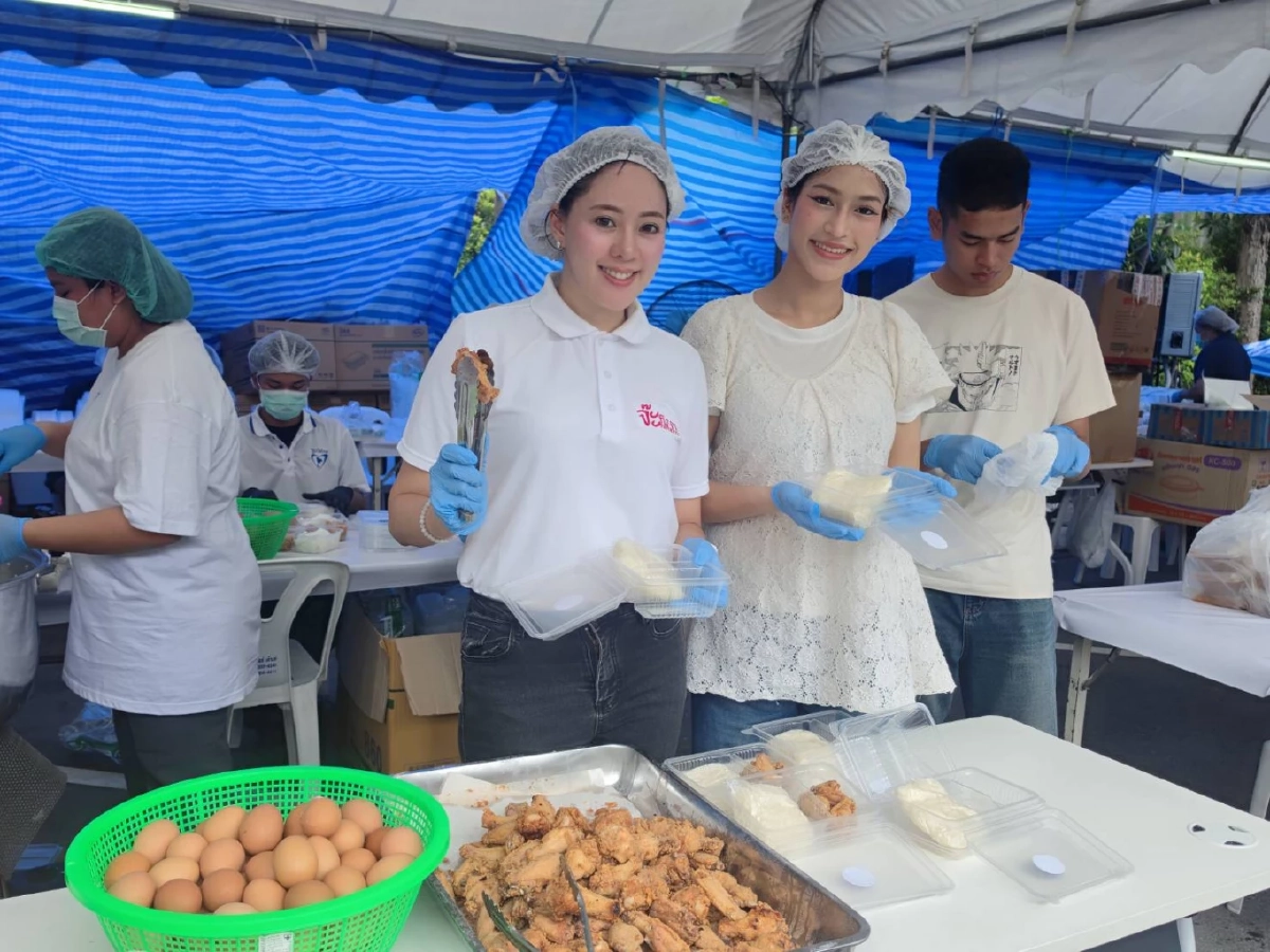 รวมดาราทำจิตอาสา ช่วยผู้ประสบภัยน้ำท่วม ขณะที่ "ฮันนี่" ส่งน้ำใจต่อเนื่อง