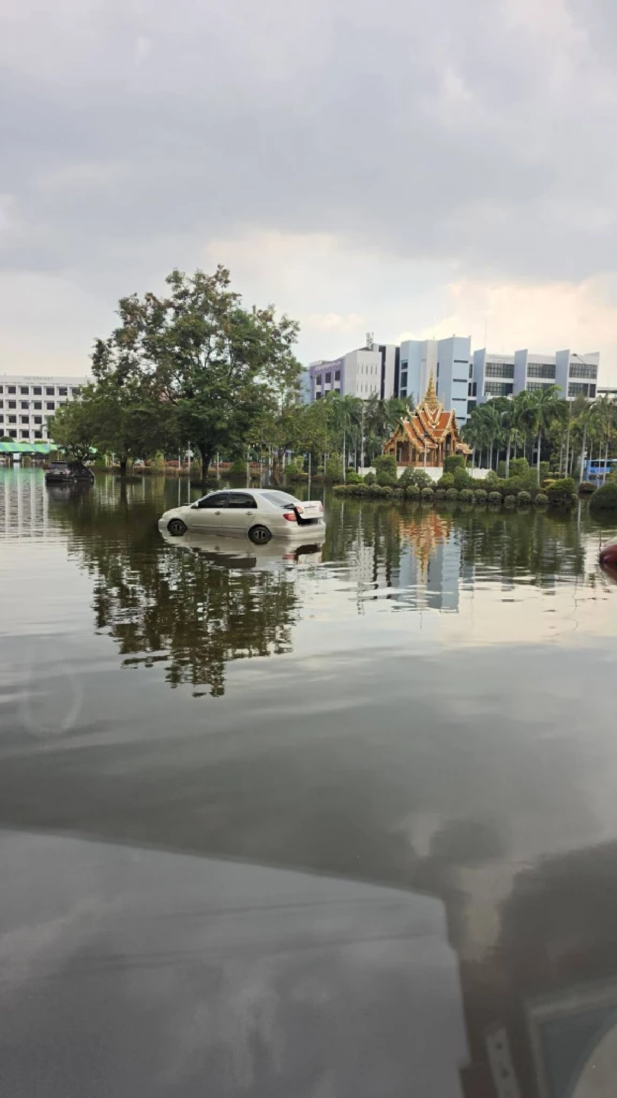น้ำท่วม ทำม.รามฯ เจอวิกฤตหนักสุดรอบ 43 ปี ความเสียหายจ่อทะลุ 200 ล้านบาท