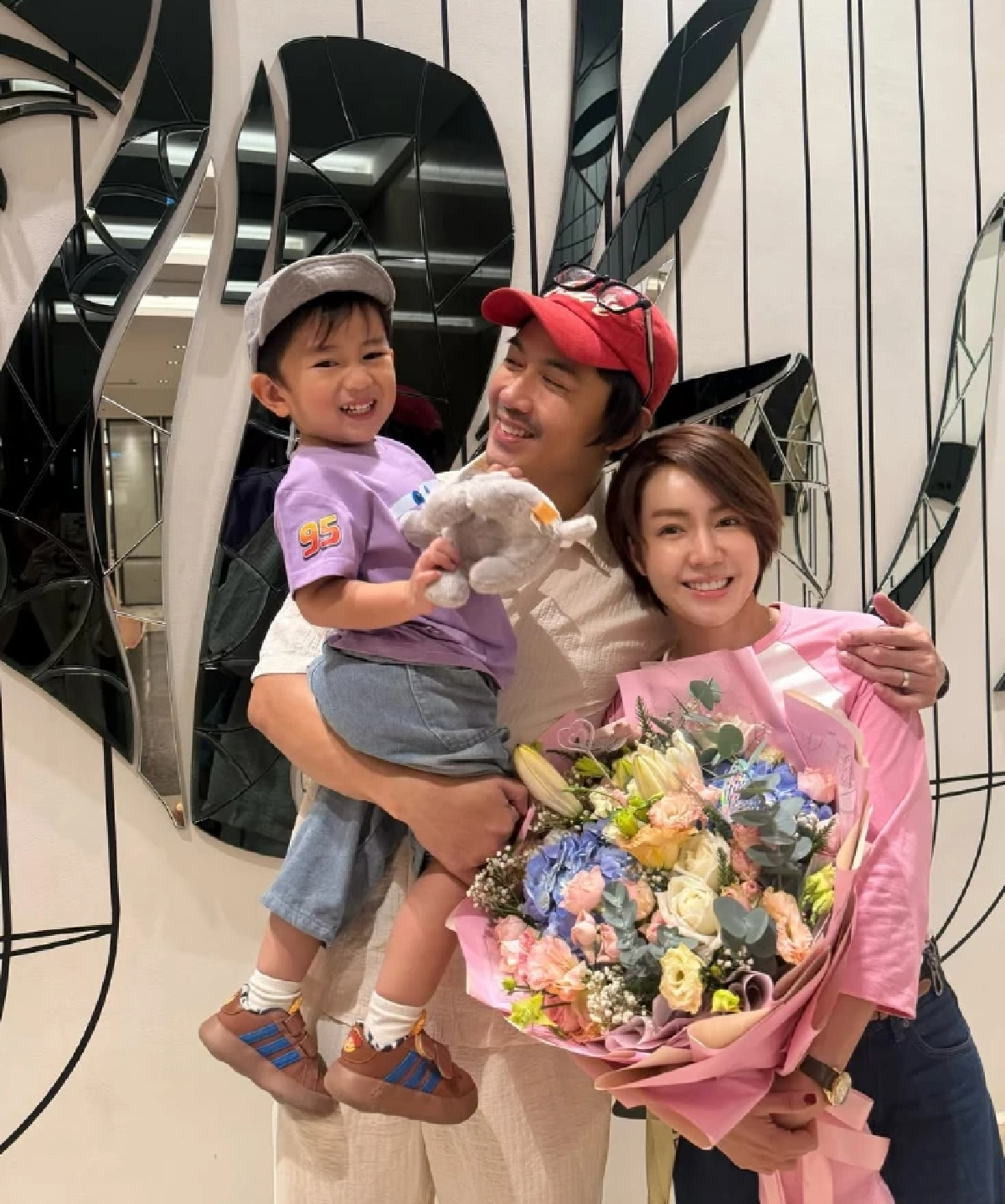 จบนะ "นิว นภัสสร" เคลียร์ข่าวลือผัวนอกใจ ลั่น! ใครทำอะไรไว้ ไปรับผิดชอบกันเอง