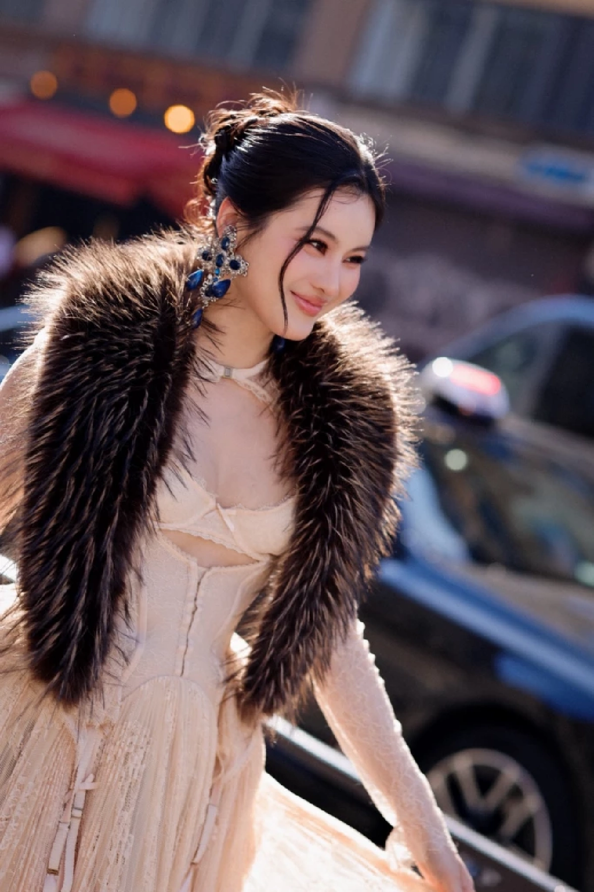 โซเชียลจับตา "ออน สมฤทัย" โดดเด่นเกินต้าน Paris Fashion Week 2026